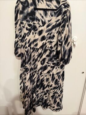 V-Neck Tiered Long-Sleeve Dress in Black & Cream